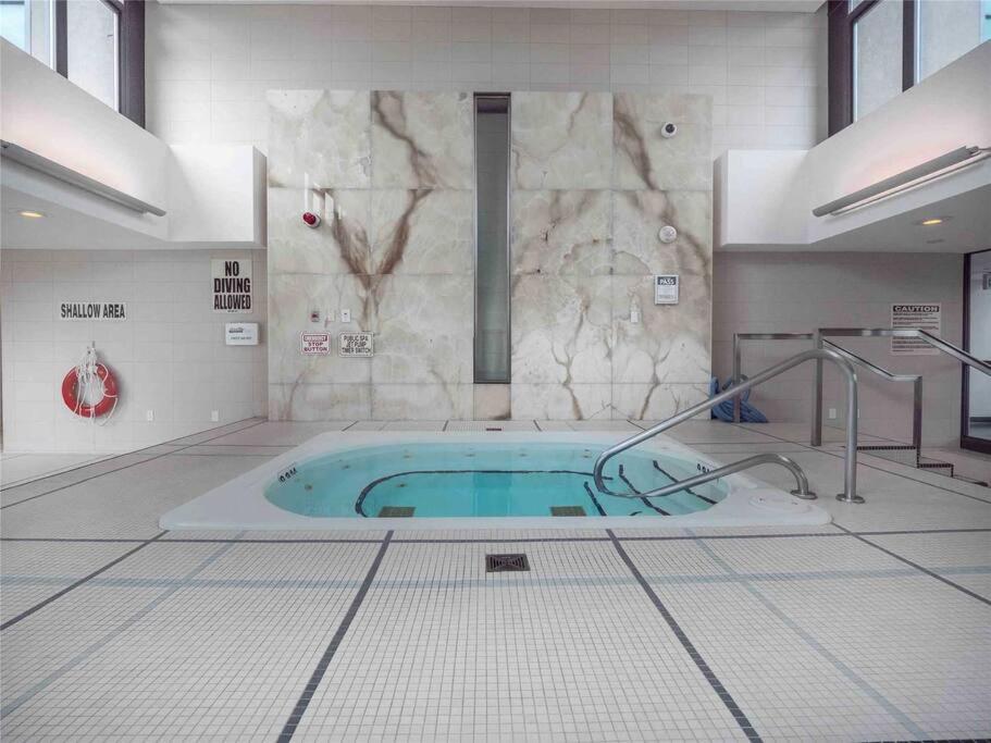 Lakeview Condo In Downtown With Free Parking. Toronto Eksteriør bilde